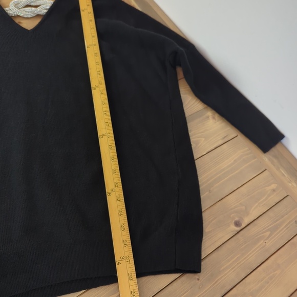 Frank Lyman V-neck Thigh-length Pullover Sweater - Picture 11 of 13